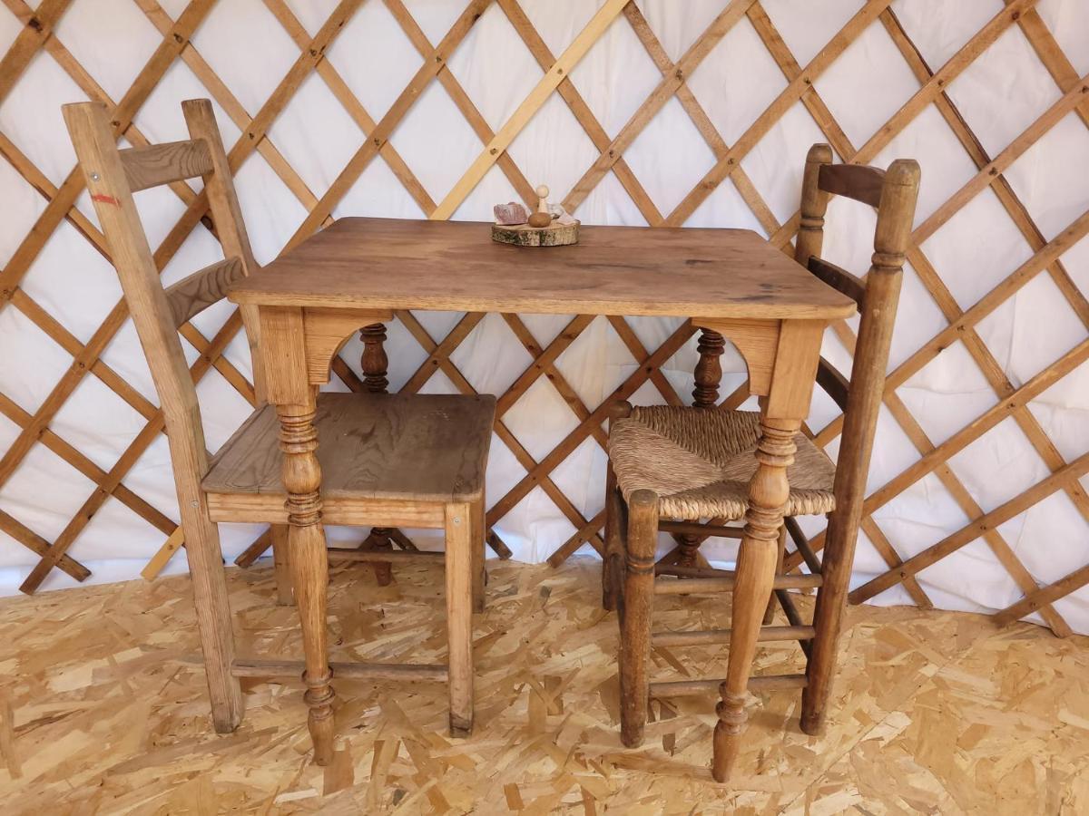 Slapen Tussen De Ezels In De Yurt Otel Aarschot Dış mekan fotoğraf